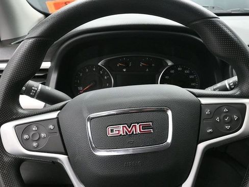 Used 2023 GMC Acadia SLE image 13