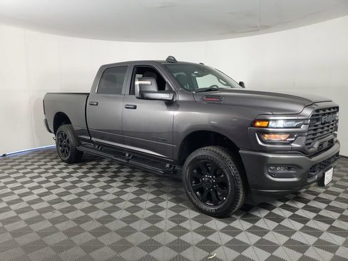 Used 2025 RAM 2500 Big Horn AWD/4WD image 2
