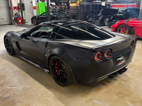 Used 2013 Chevrolet Corvette Z06 w/ 3LZ Preferred Equipment Group RWD image 11