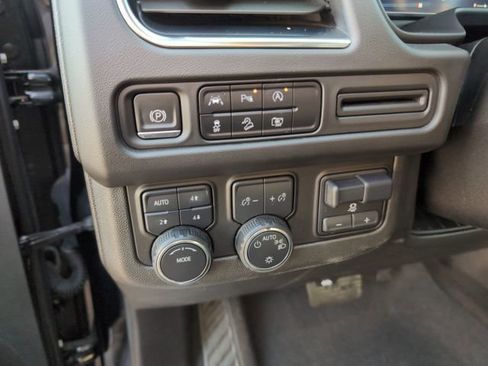 Used 2023 Chevrolet Tahoe Z71 w/ Luxury Package image 17