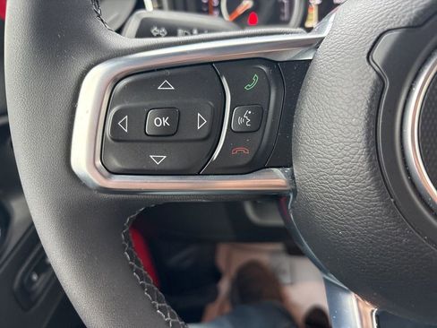 Used 2025 Jeep Wrangler Sahara image 38