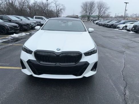 Used 2024 BMW 540i xDrive w/ Executive Package image 3