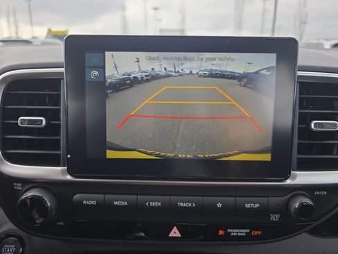 Used 2025 Hyundai Venue SEL FWD image 23