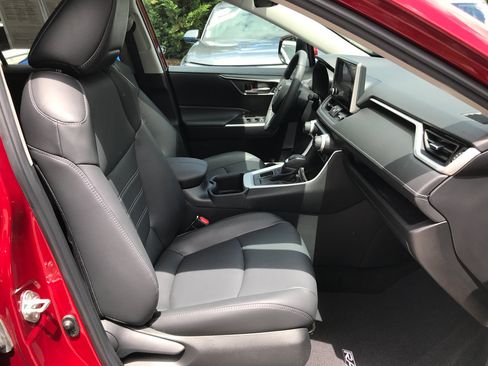 Certified 2023 Toyota RAV4 XLE Premium AWD/4WD image 28