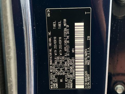 Certified 2024 Toyota Grand Highlander XLE image 30