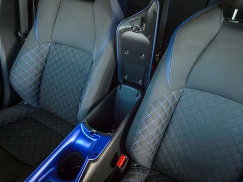 Used 2020 Toyota C-HR XLE FWD image 32