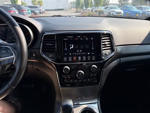 Used 2019 Jeep Grand Cherokee Altitude AWD/4WD image 20
