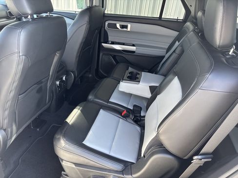 Used 2022 Ford Explorer XLT w/ Equipment Group 202A image 27