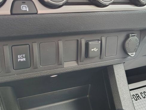 Used 2023 Toyota Tacoma SR AWD/4WD image 33