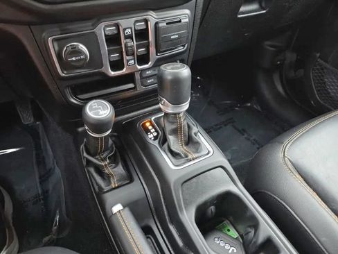 Used 2021 Jeep Wrangler Unlimited Sahara AWD/4WD image 30