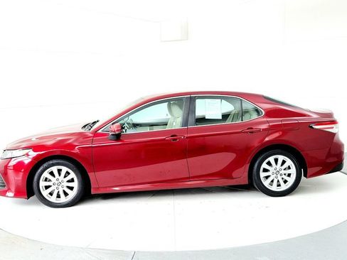 Certified 2018 Toyota Camry LE FWD image 3