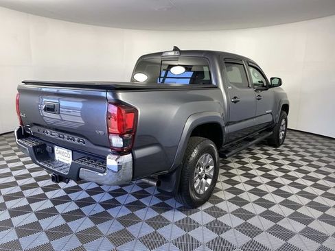 Used 2018 Toyota Tacoma SR5 AWD/4WD image 10