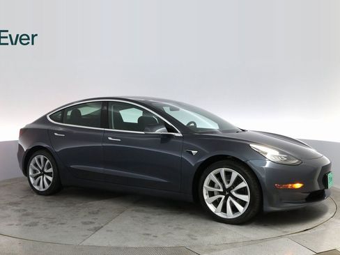 Used 2019 Tesla Model 3 Standard Range Plus image 5