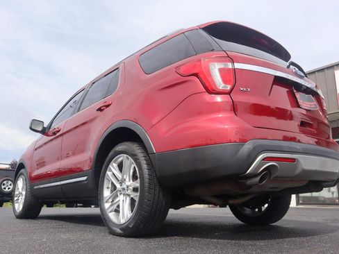 Used 2017 Ford Explorer XLT w/ Equipment Group 201A AWD/4WD image 19
