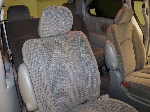 Used 2007 Dodge Caravan SXT w/ Popular Equipment Group I FWD image 25
