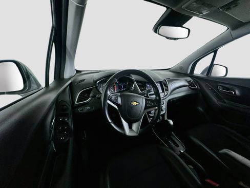 Used 2020 Chevrolet Trax LT w/ LT Convenience Package AWD/4WD image 18