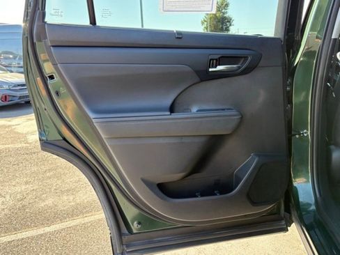 Used 2024 Toyota Highlander XLE image 74