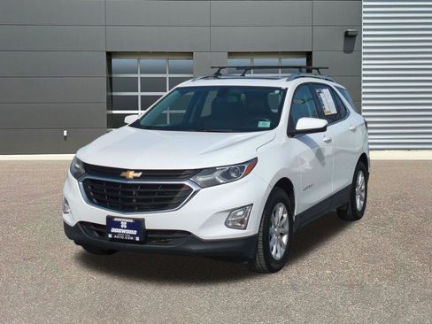 Used 2018 Chevrolet Equinox LT w/ Sun & Infotainment Package image 3