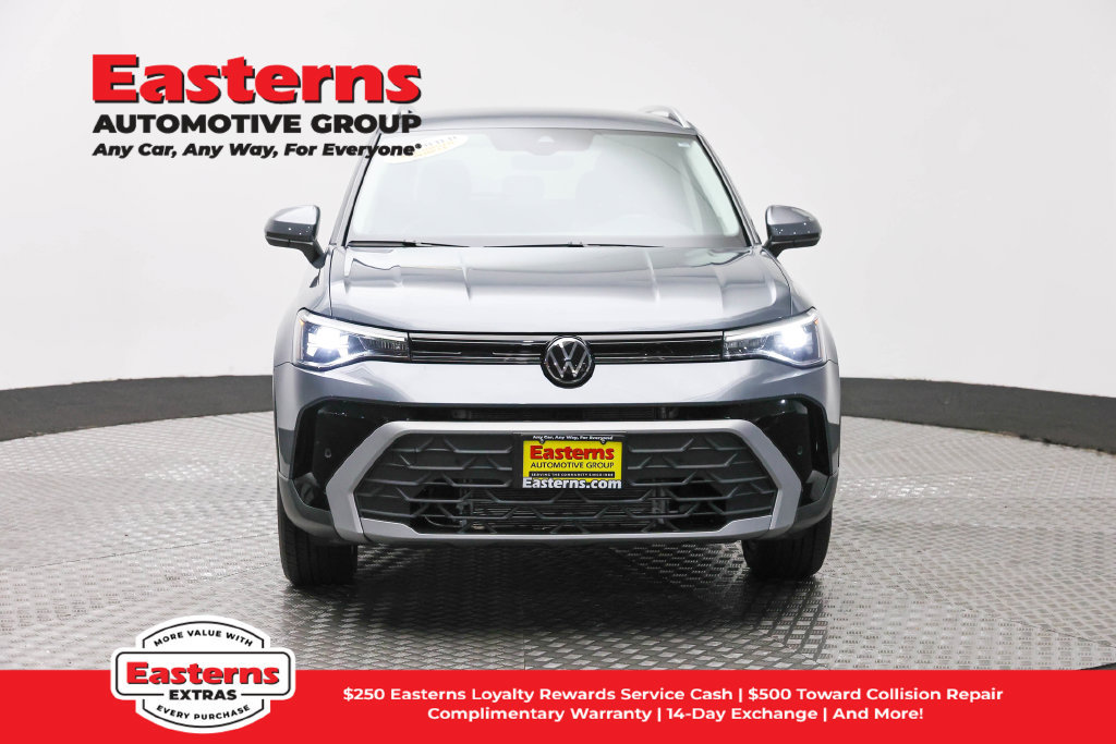Used 2025 Volkswagen Taos SE AWD/4WD image 3