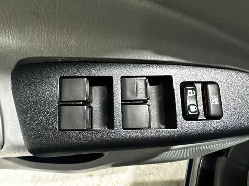 Used 2015 Toyota Tacoma SR5 w/ SR5 Package image 18