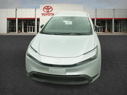 New 2026 Toyota Prius LE image 2
