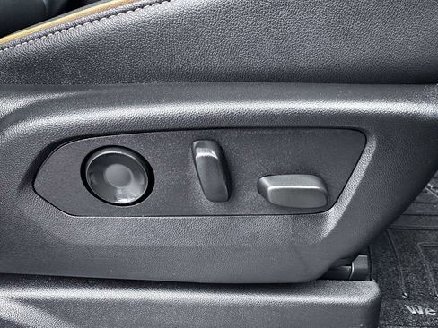 Used 2024 GMC Yukon AT4 image 44