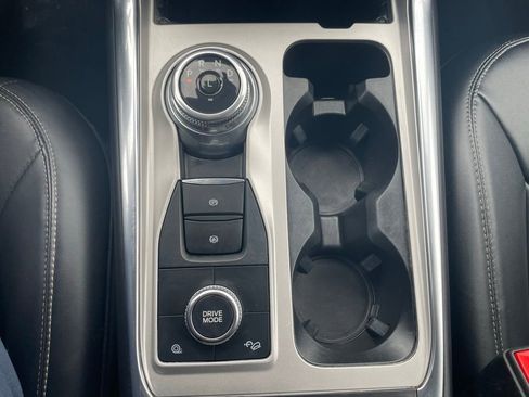 Used 2022 Ford Explorer XLT w/ Equipment Group 202A AWD/4WD image 25