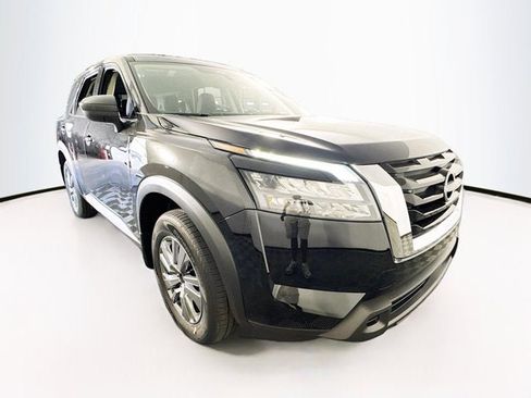 New 2025 Nissan Pathfinder S image 3