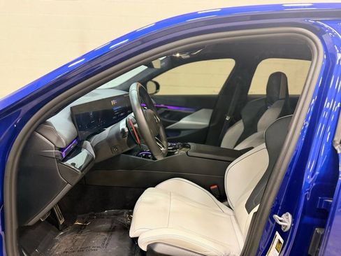 Used 2025 BMW M5 w/ Executive Package AWD/4WD image 32