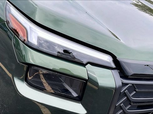 Certified 2026 Subaru Outback Touring AWD/4WD image 32