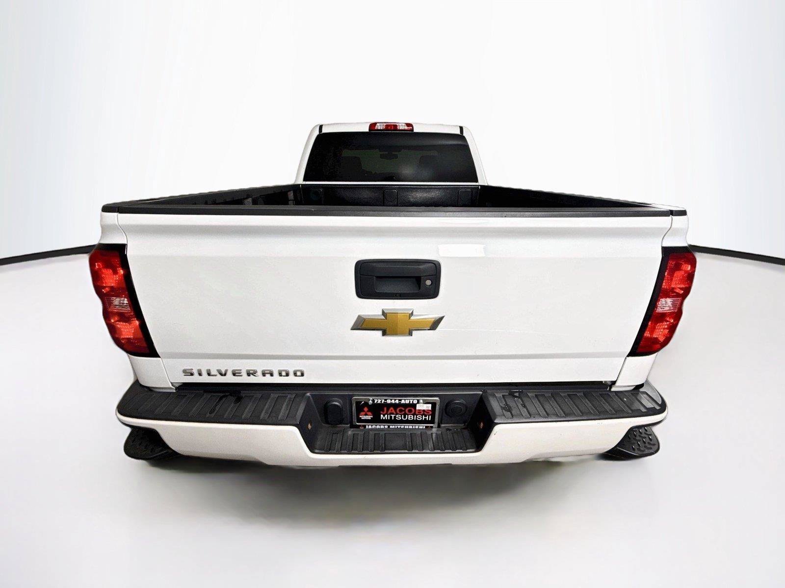 Used 2018 Chevrolet Silverado 1500 Custom w/ Custom Convenience Package RWD image 4