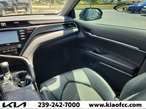 Used 2020 Toyota Camry SE image 17