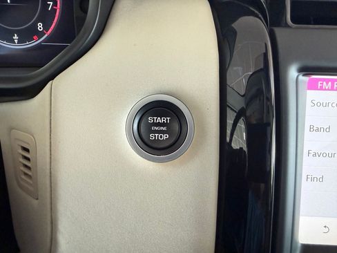 Used 2018 Land Rover Discovery SE AWD/4WD image 30