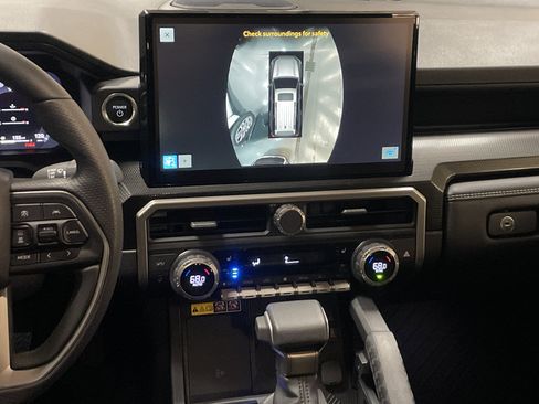 Used 2025 Toyota 4Runner Limited image 31