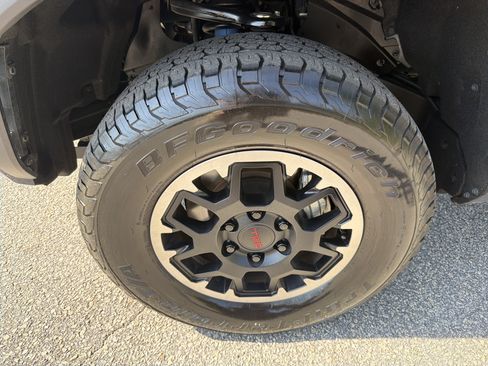 Used 2024 Toyota Tacoma TRD Off-Road w/ TRD Off Road Premium Package AWD/4WD image 21
