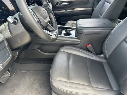 Certified 2025 Chevrolet Suburban Z71 AWD/4WD image 27
