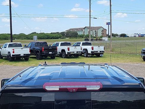 Used 2022 GMC Sierra 2500 AT4 w/ AT4 Premium Plus Package AWD/4WD image 12