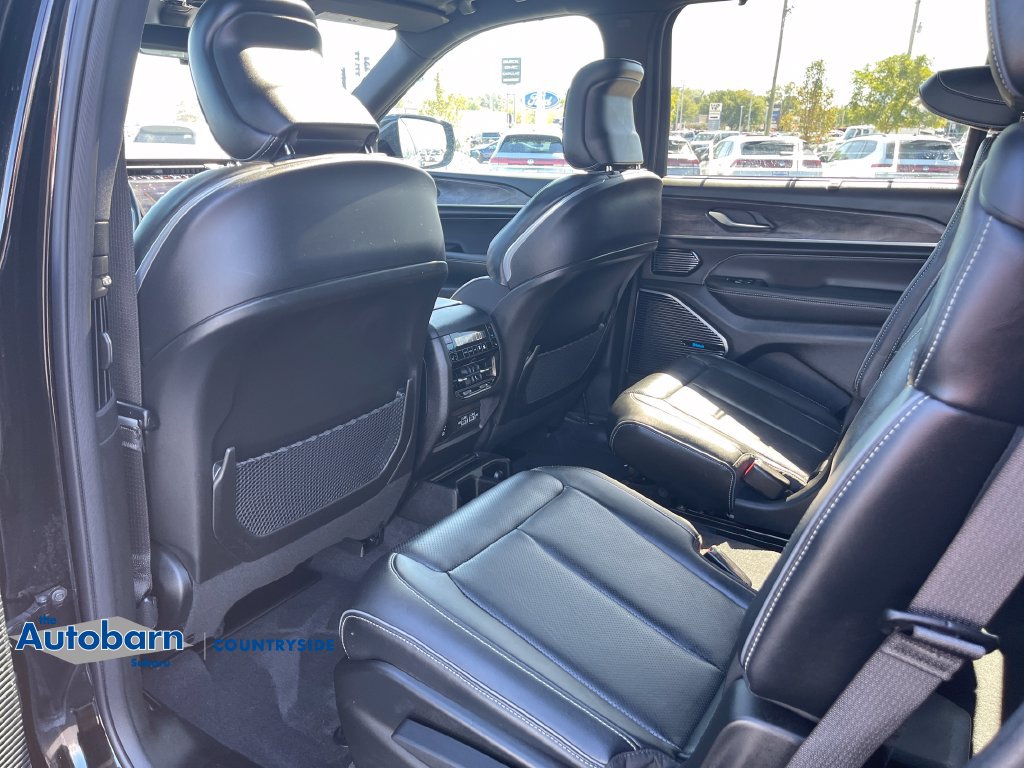 Used 2021 Jeep Grand Cherokee L Overland w/ Luxury Tech Group IV AWD/4WD image 26