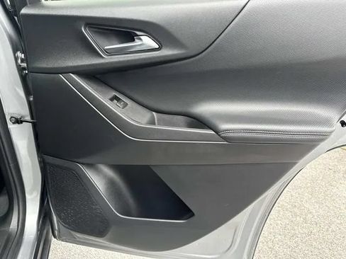 Used 2025 Chevrolet Equinox LT FWD image 22