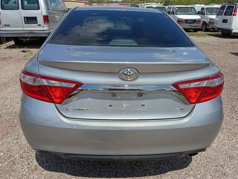 Used 2016 Toyota Camry SE image 6