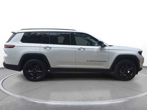 Certified 2023 Jeep Grand Cherokee Altitude AWD/4WD image 4