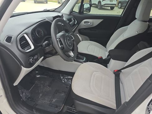 Used 2018 Jeep Renegade Latitude w/ Popular Equipment Group FWD image 20