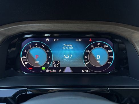 Used 2024 Volkswagen Atlas SE w/ Panoramic Sunroof Package image 17