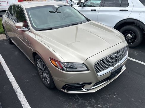 Used 2017 Lincoln Continental Select w/ Climate Package FWD image 2