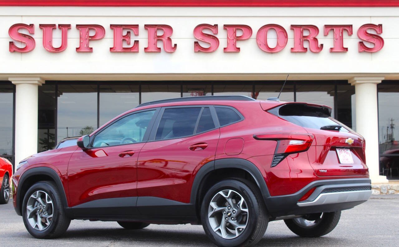 Used 2025 Chevrolet Trax LT FWD image 5