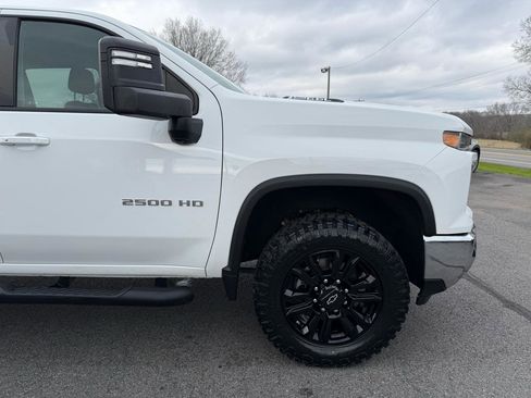 Used 2024 Chevrolet Silverado 2500 LT w/ Convenience Package image 38