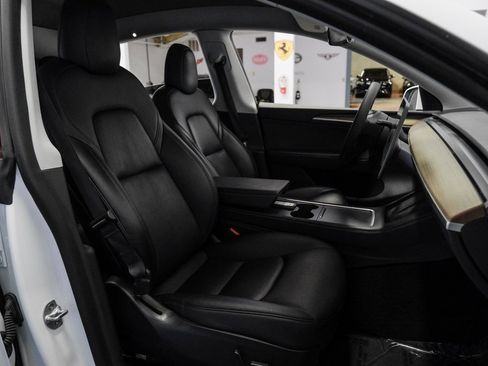 Used 2022 Tesla Model Y Long Range image 36