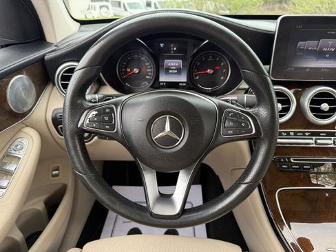 Used 2018 Mercedes-Benz GLC 300 4MATIC w/ Multimedia Package image 27