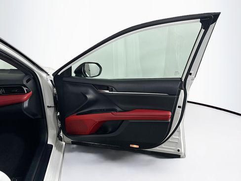 Used 2020 Toyota Camry XSE FWD image 31