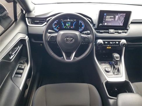 Used 2023 Toyota RAV4 SE image 16